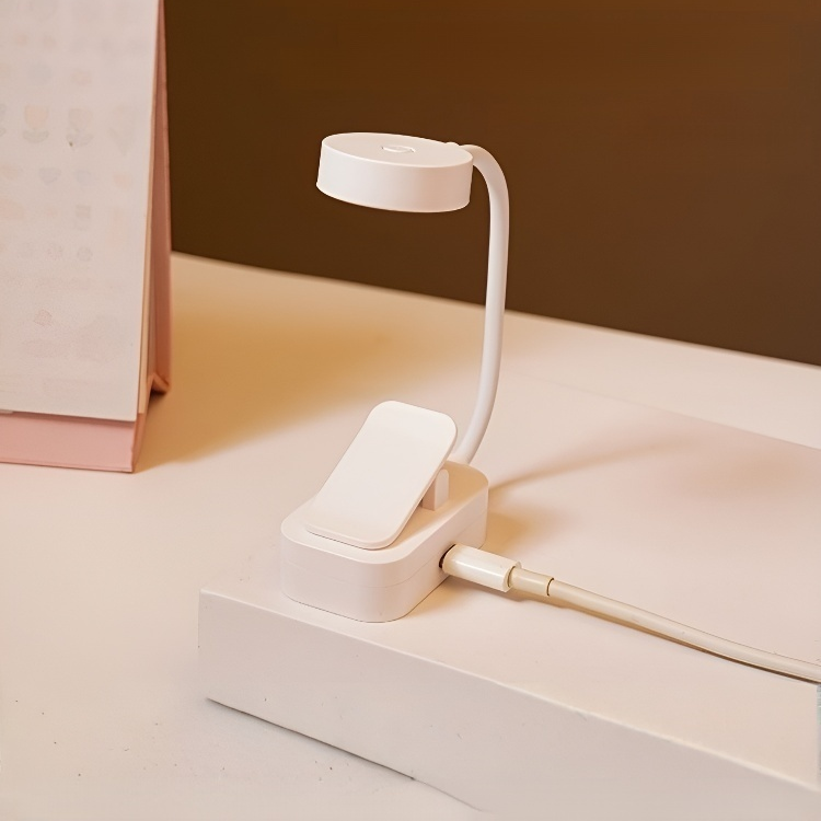 目を保護する読書用クリップランプ