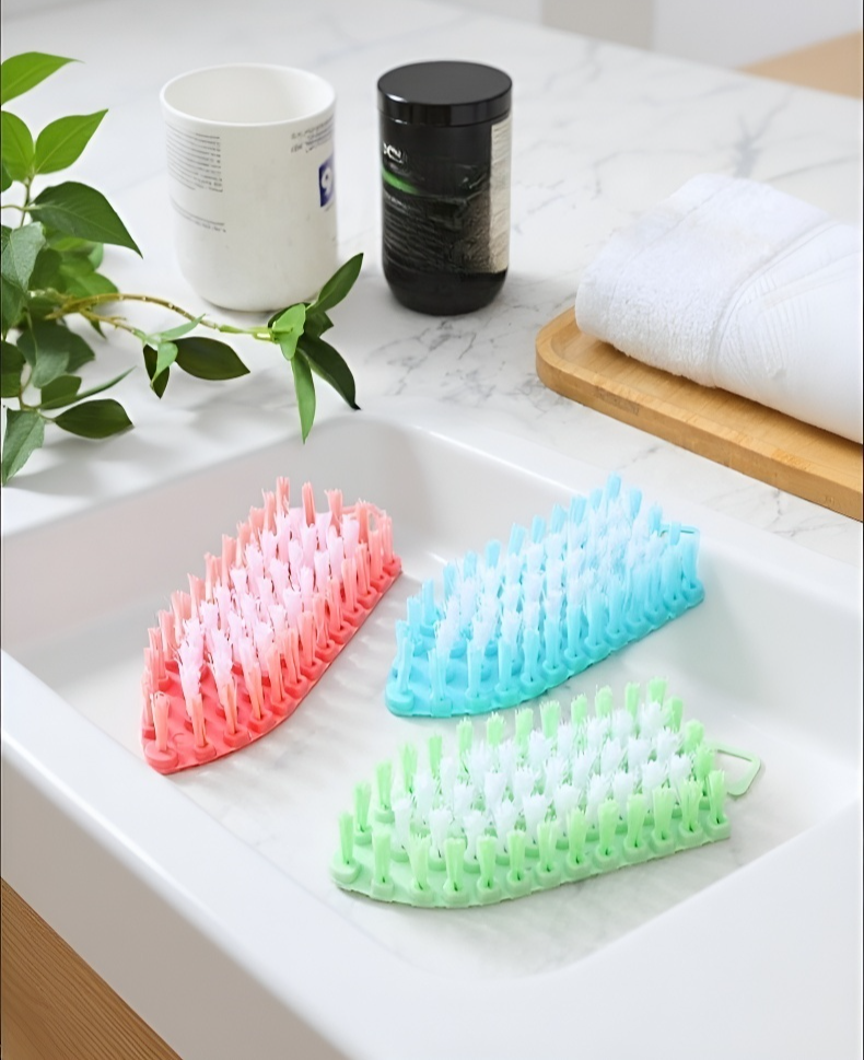 곡면 청소에 사용하는 유연한 브러시