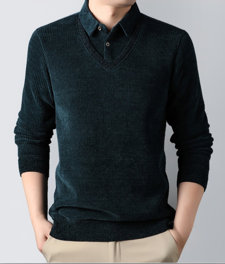 남성 니트 스웨터 촉감 및 소재 강조