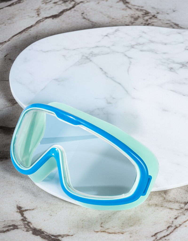 방김 기능이 탑재된 수영 안경 착용 예시