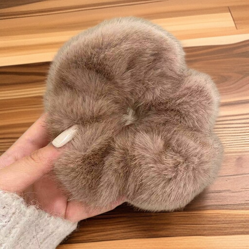 時尚百搭毛絨髮圈造型