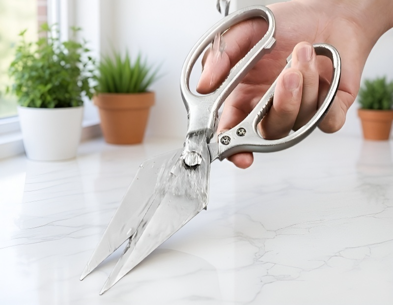 닭뼈, 생선, 고기 등 다양한 재료를 자르는 가위