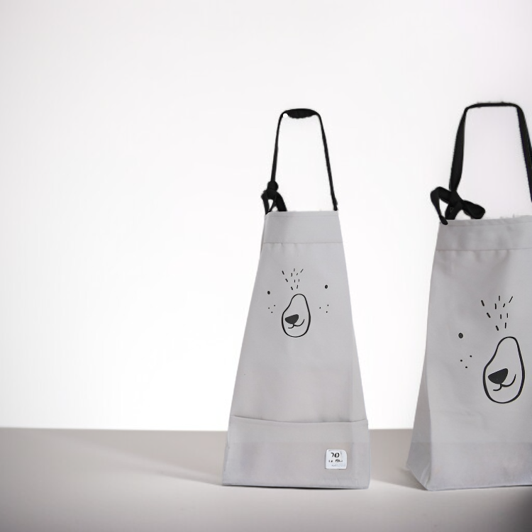 キッチンで活躍するかわいい親子エプロン