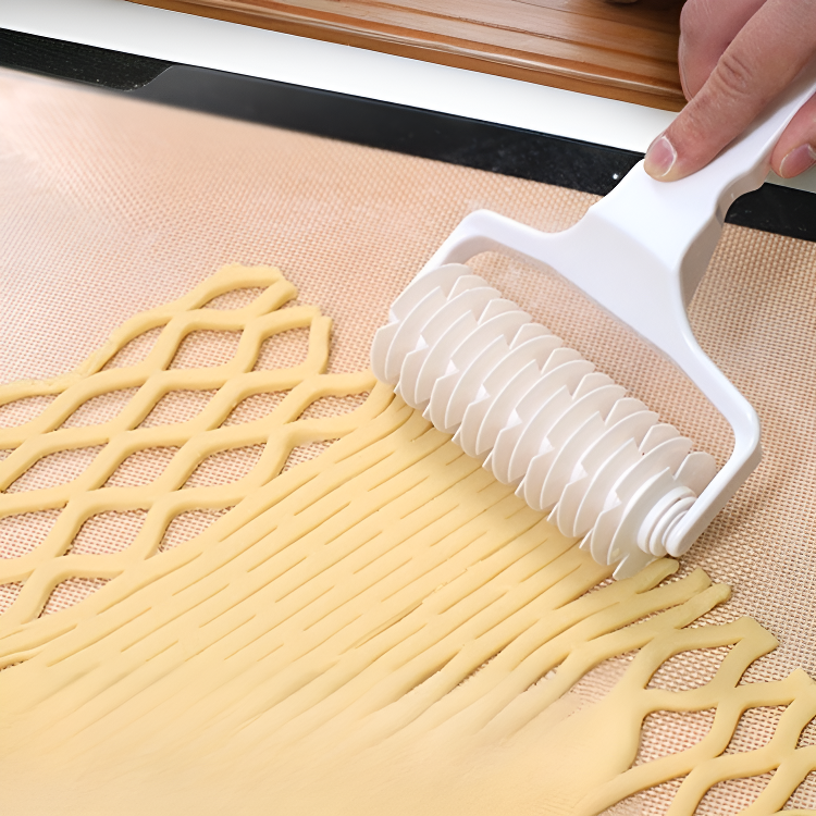 Multi-Functional Pizza Roller Cutter Lattice Knife Baking Tool