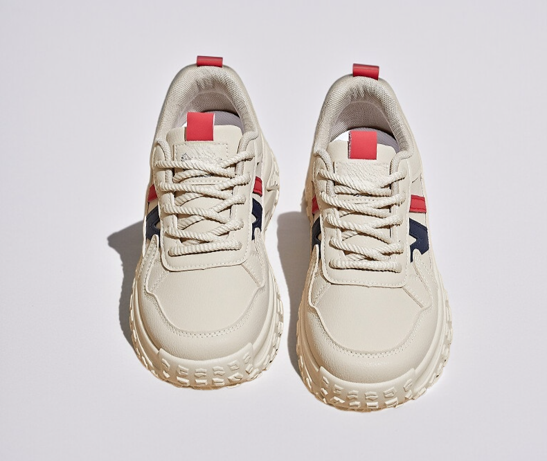 أحذية يومية بنعل سميك توفر دعم القدم