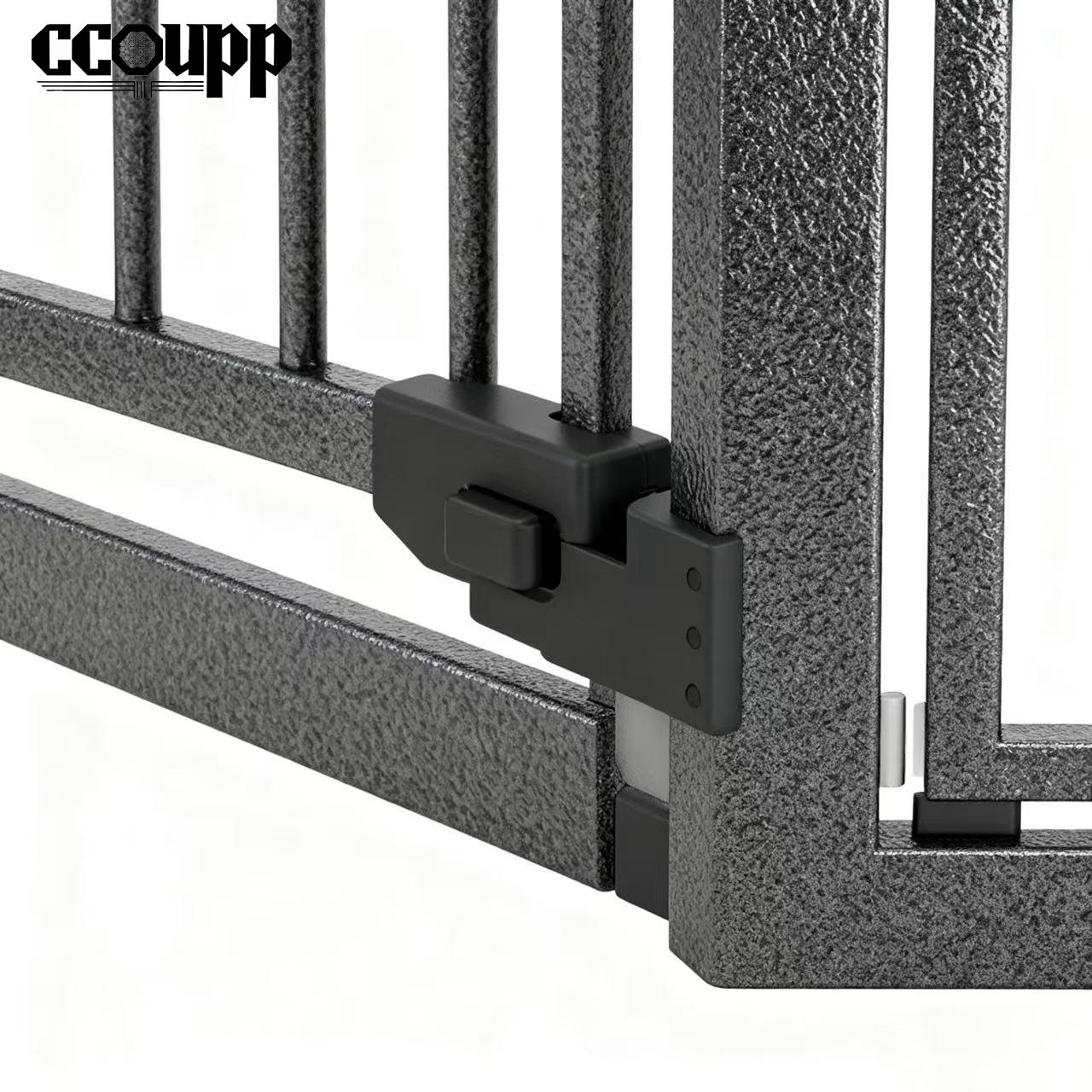 튼튼한 반려동물 게이트 설치 모습