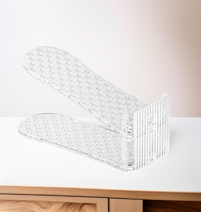 여러 명의 신발을 정리한 신발장