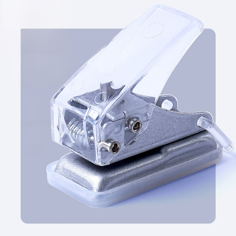 Small manual hole punch