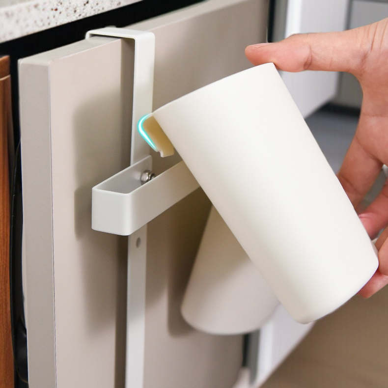 Leichtes luxuriöses Wandregal für die Küche Abnehmbarer gestufter Korb aus Kohlenstoffstahl zum Aufh