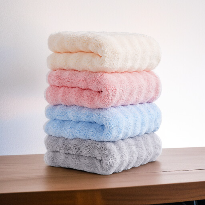 فوط صحية مبطنة بالفرو وسميكة الامتصاص