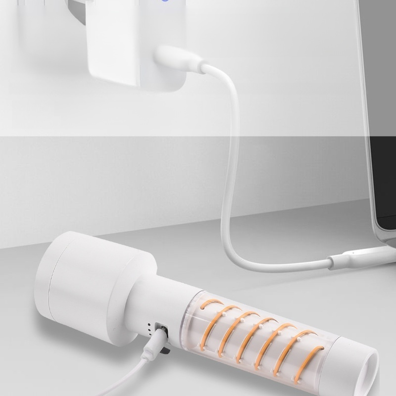 アウトドアキャンプ用懐中電灯