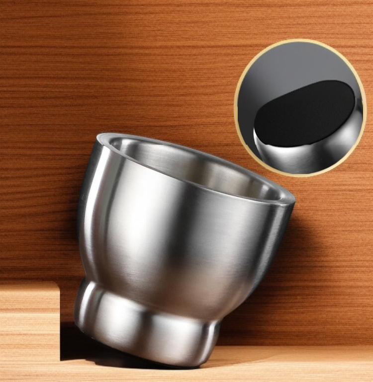 손잡이가 인체공학적으로 설계된 매셔