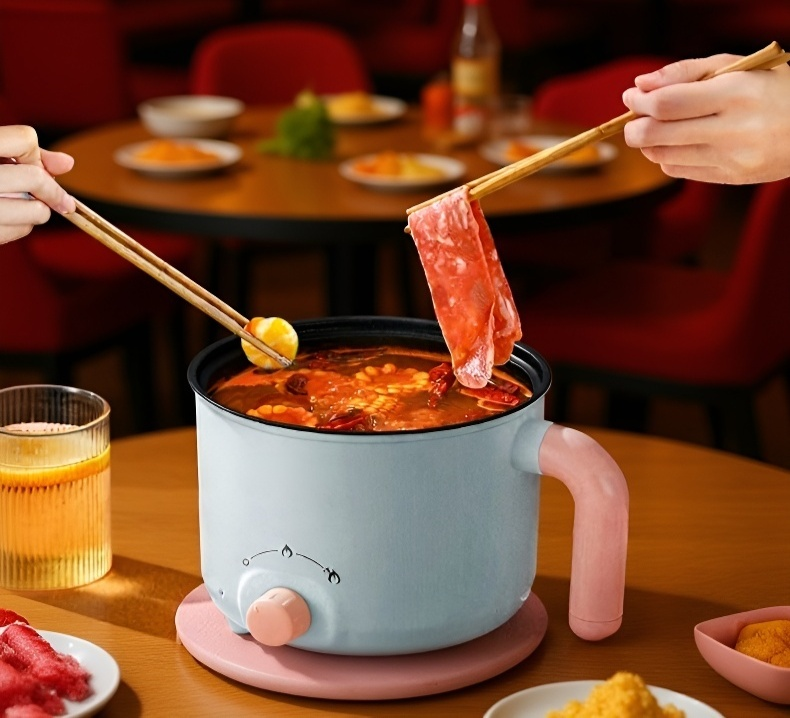 コンパクトサイズの電気クッカー