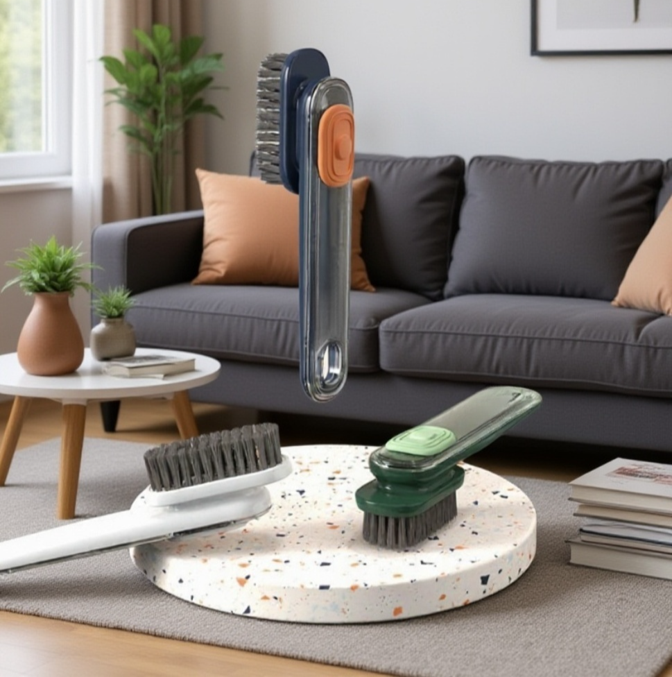 신발에 브러시로 세정액을 도포하는 모습