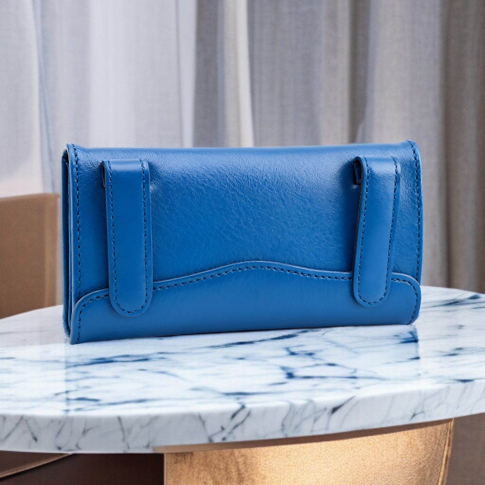 Skrzynka papierowa do ręczników z panelami słonecznymi w samochodzie