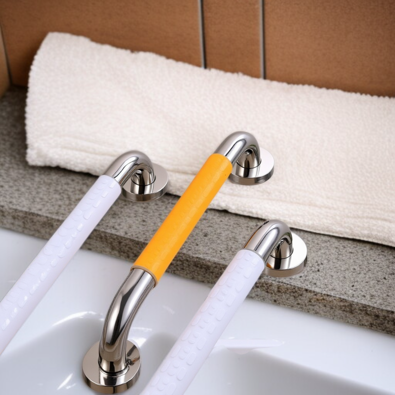 어르신을 위한 욕실 안전 손잡이 사용 예시