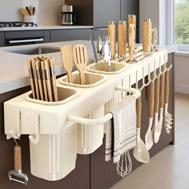 تنظيم السكاكين وعيدان الطعام بشكل آمن ومرتب