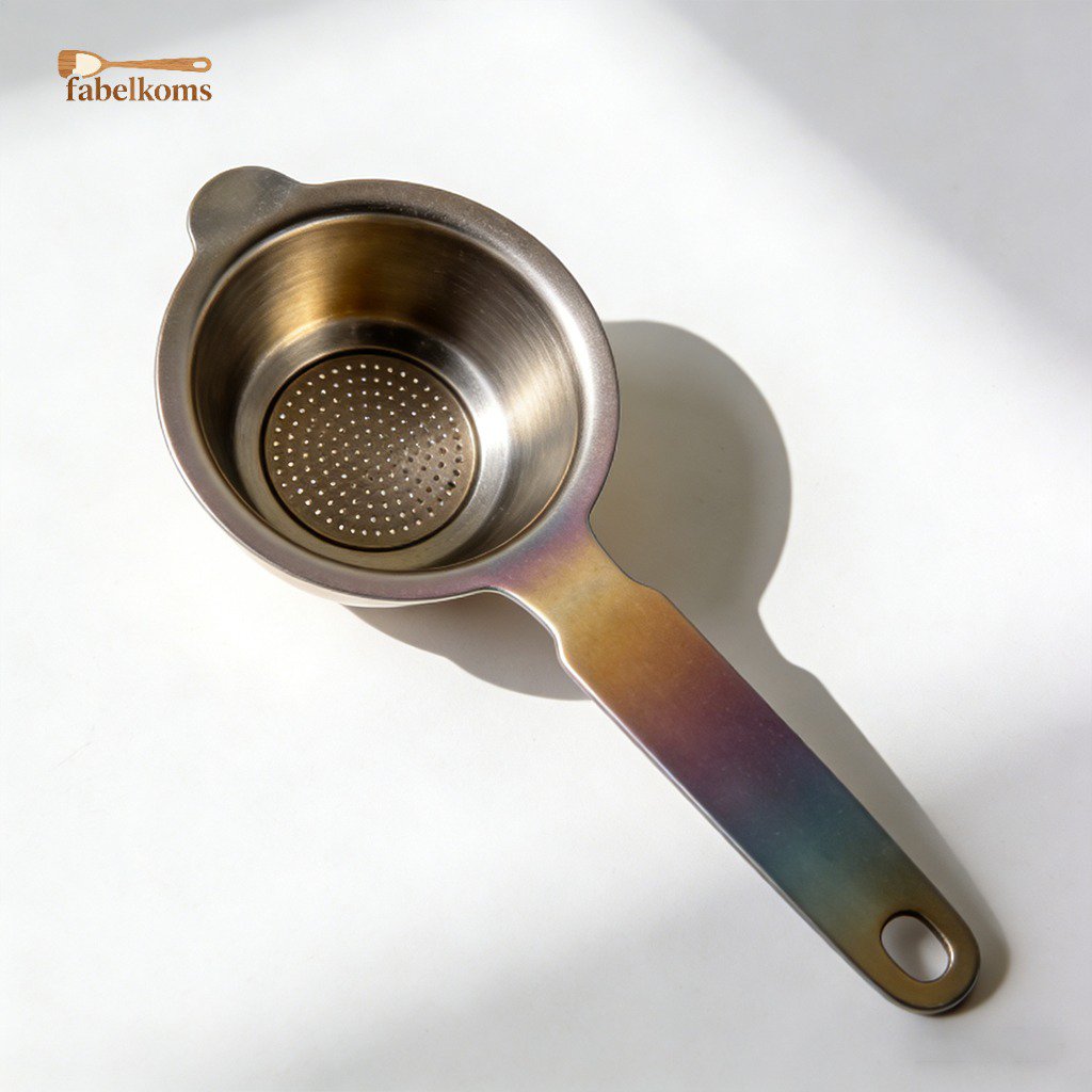 分蛋器分離蛋黃蛋白特寫