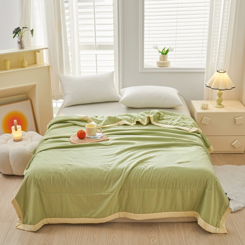 Silk quilt with soybean filling, summer quilt