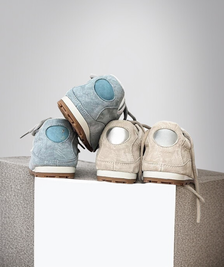 클래식한 디자인의 독일 트레이닝화 앞모습