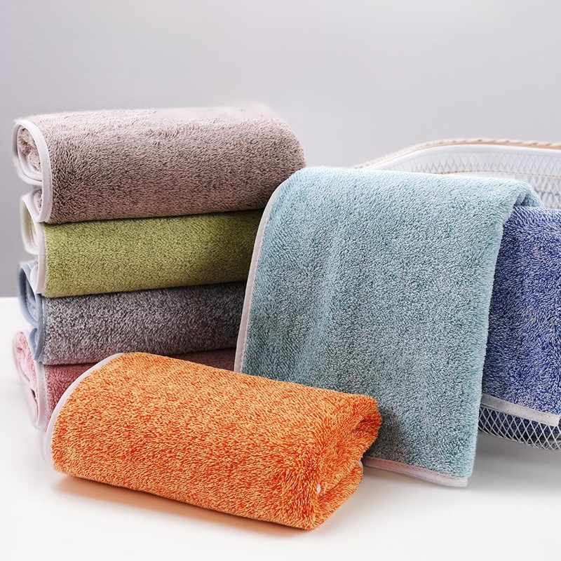 Weiches, saugfähiges und verdicktes Gesichtshandtuch