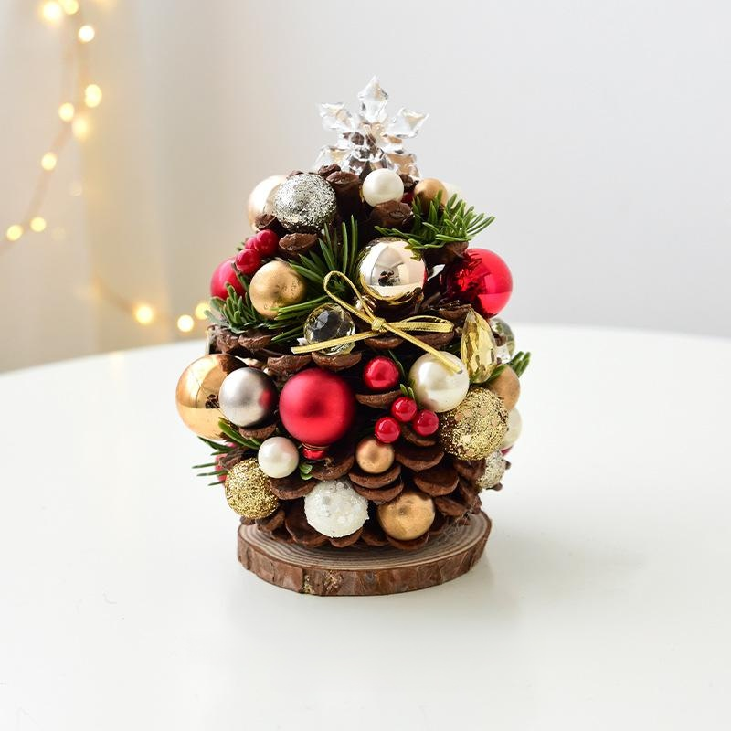 Adornos navideños de piñas