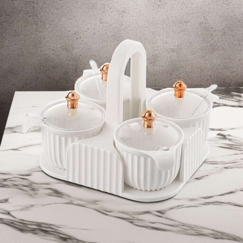 세련된 디자인의 주방 조미료 보관함