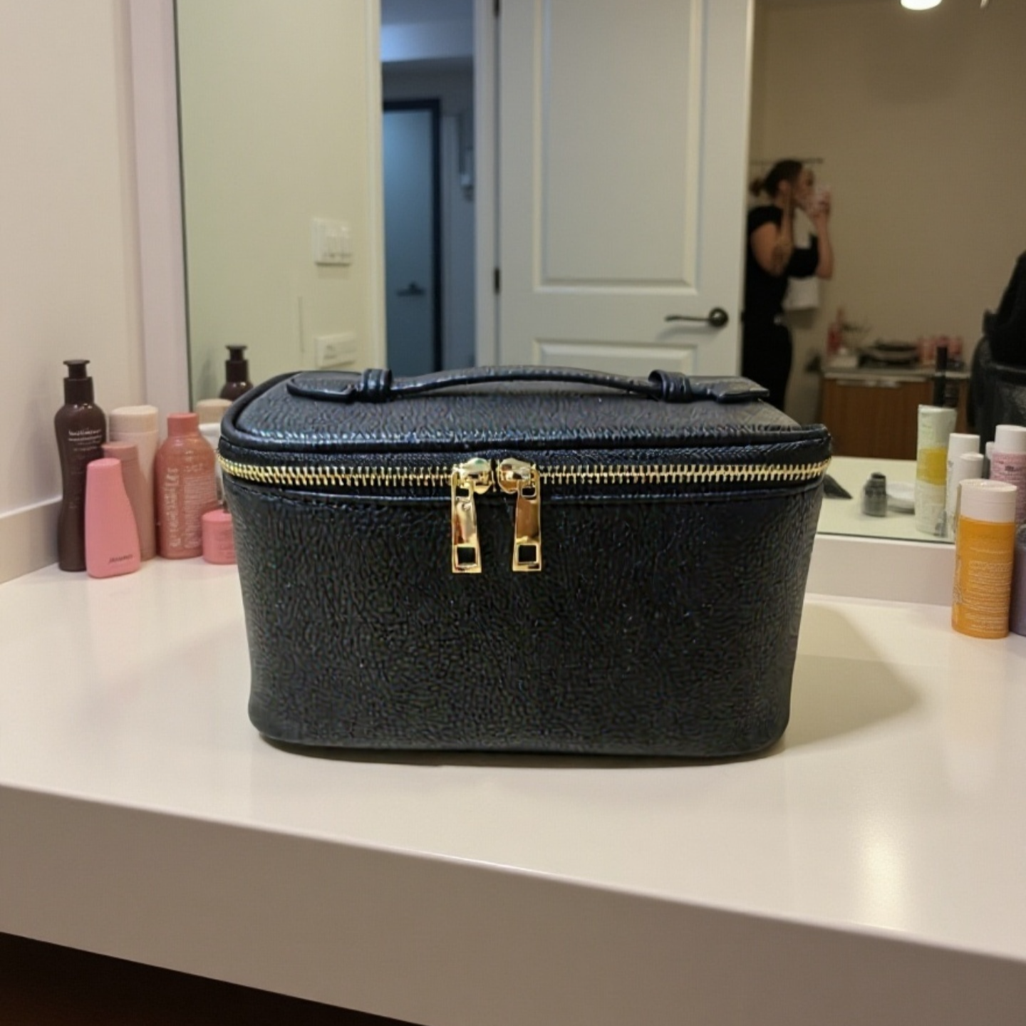 Large capacity cosmetic bag