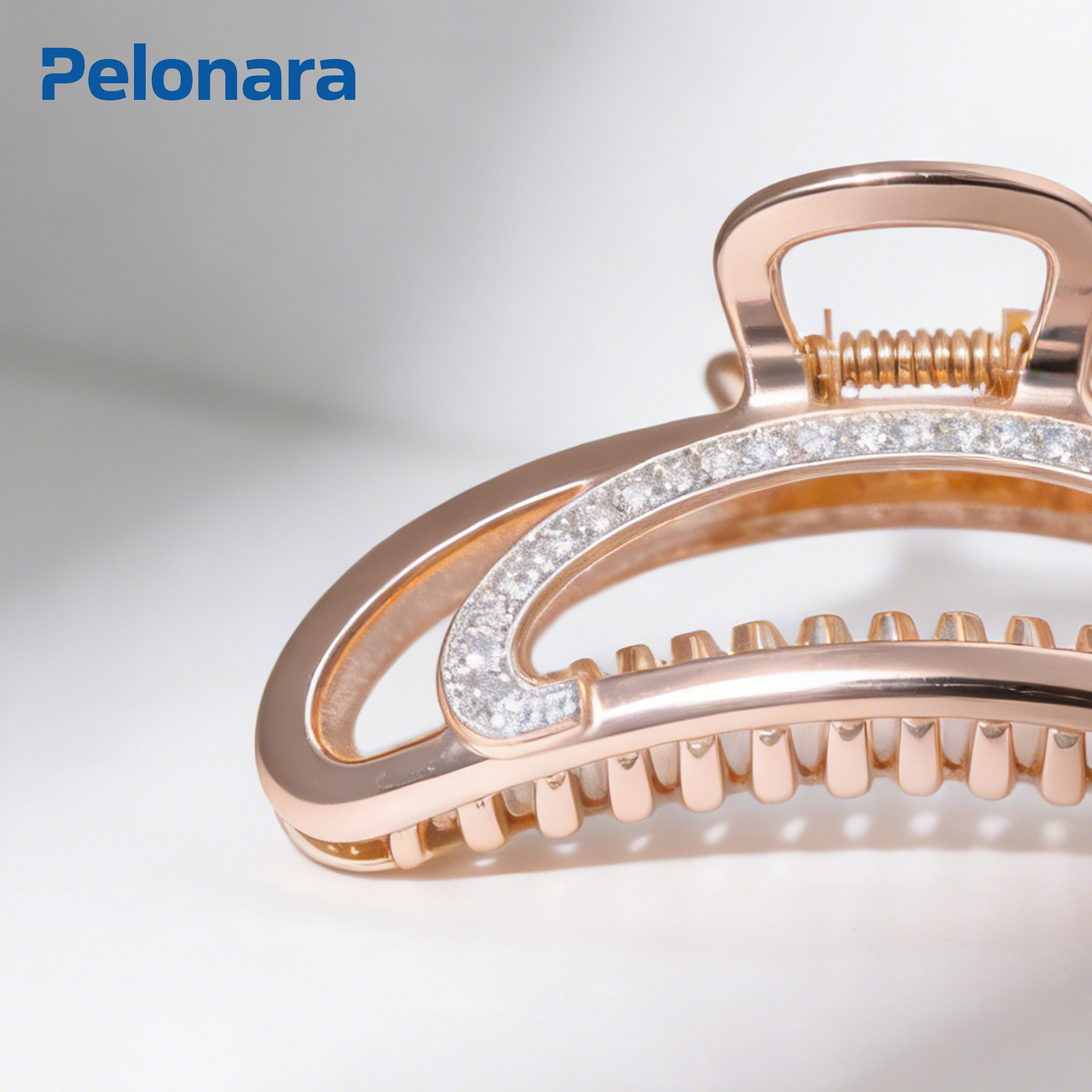 鏤空金屬抓夾時尚造型