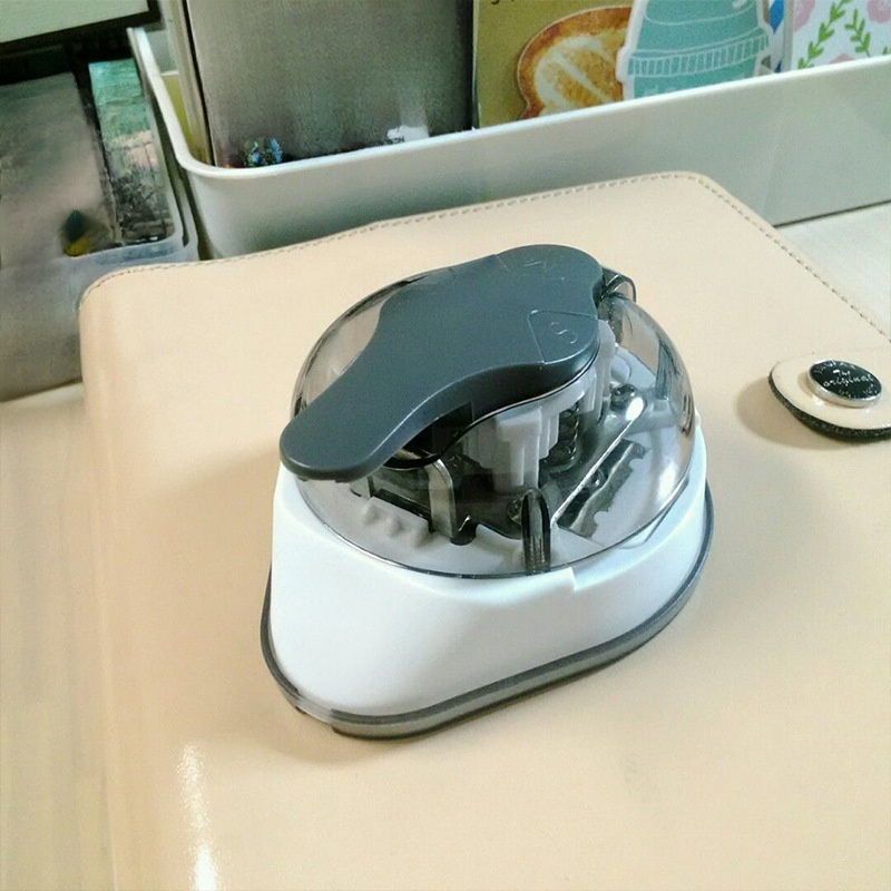 Portable rounded corner punch