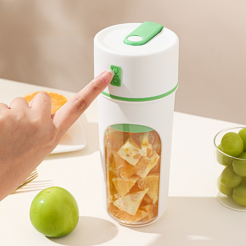Small multi-functional juicer cup