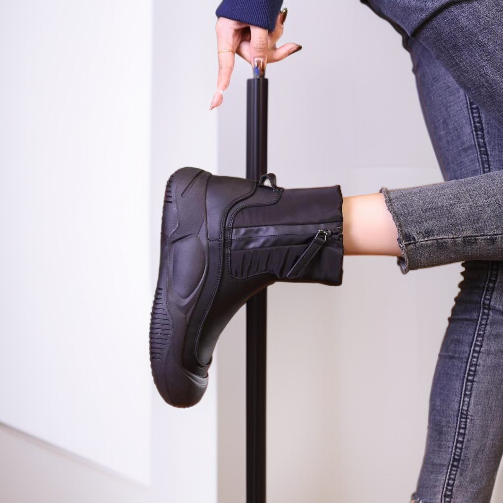 レディース用防寒スノーブーツ冬コーデ例