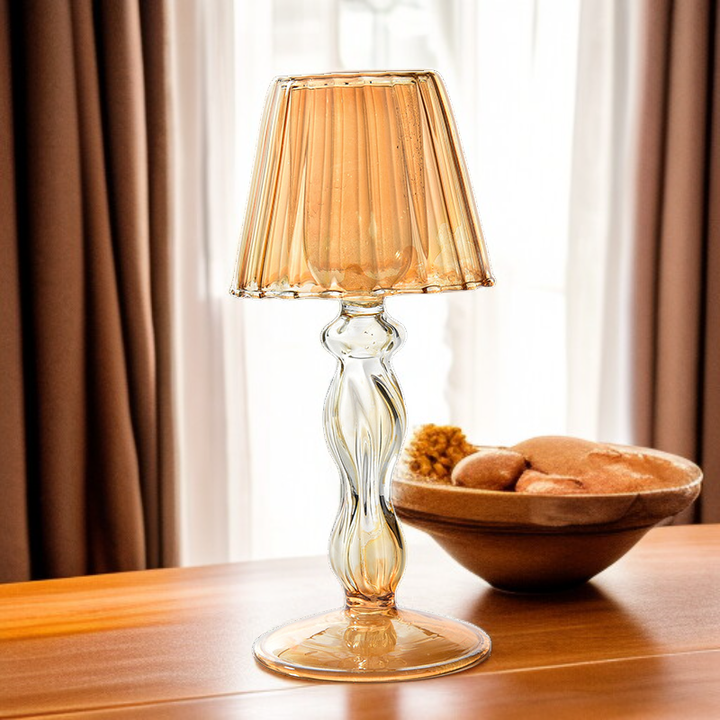 ديكور منزل عصري مع حامل شموع زجاجي شفاف