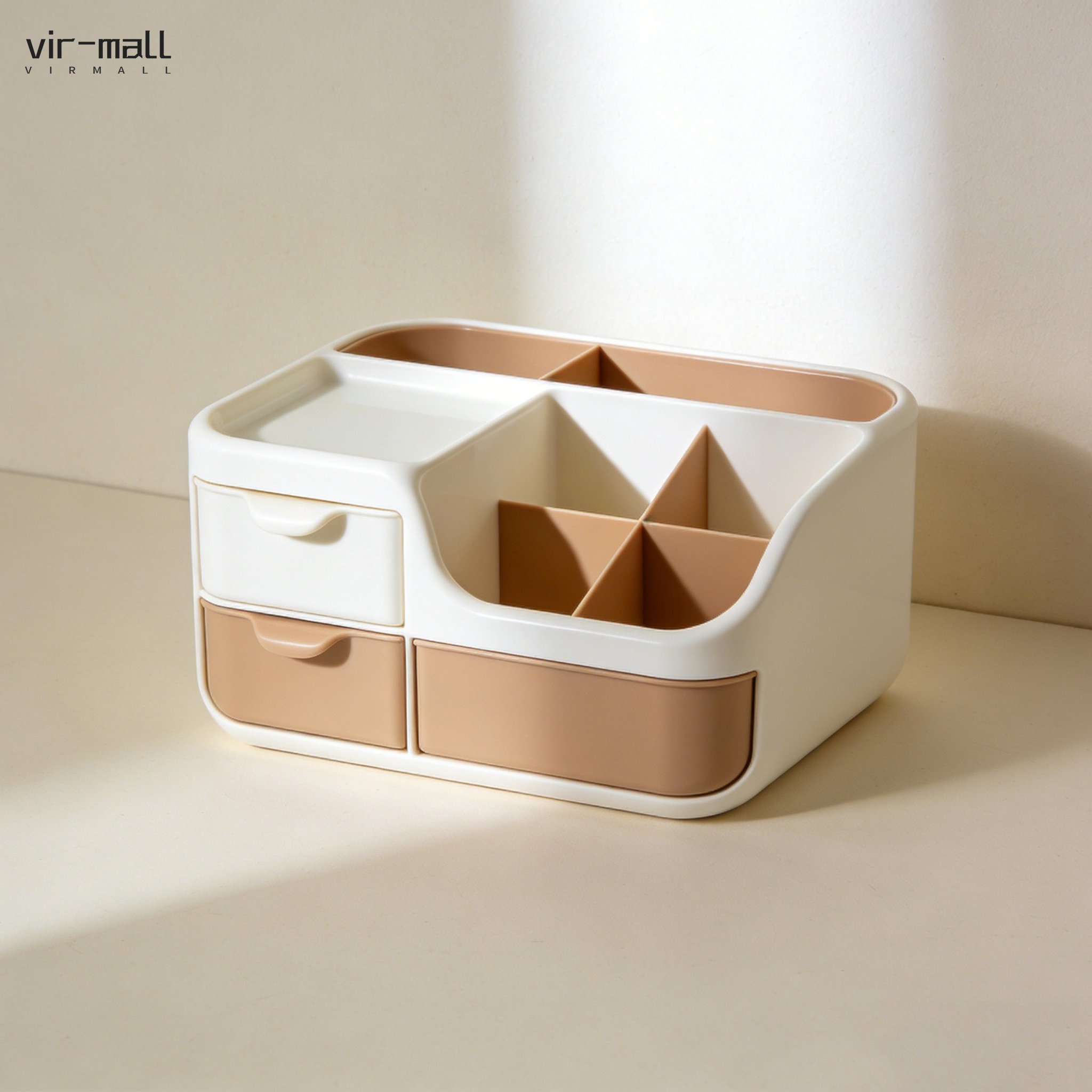 仕切り付き収納ボックスに小物を整理して収納する様子