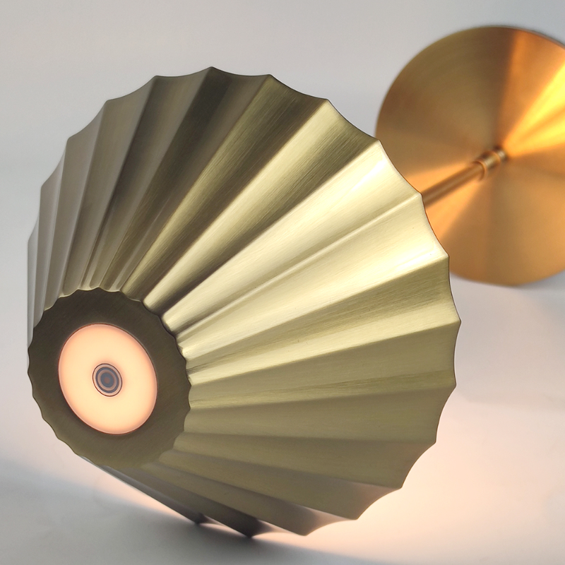 發光二極體充電檯燈