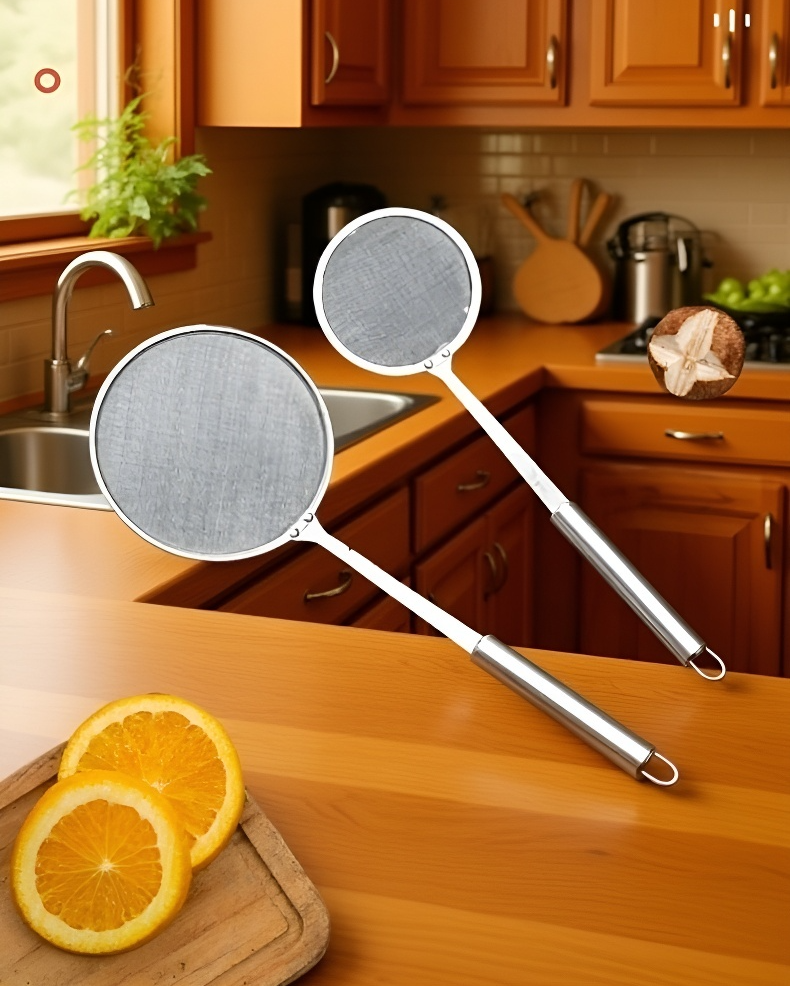 油切りに最適な細かい目のレードルの拡大画像