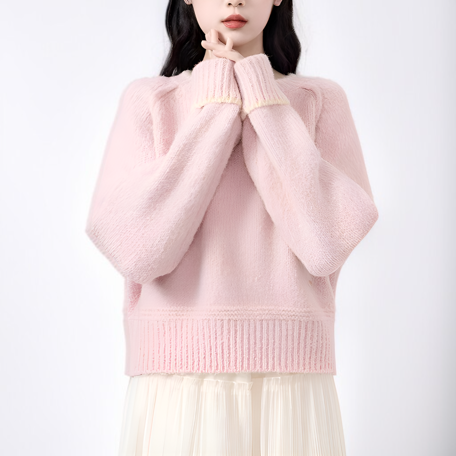 カジュアルスタイルに合わせたカラーブロックセーター着用例