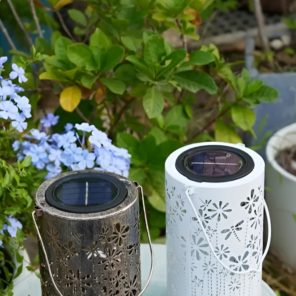 Outdoor solar-powered dragonfly night light