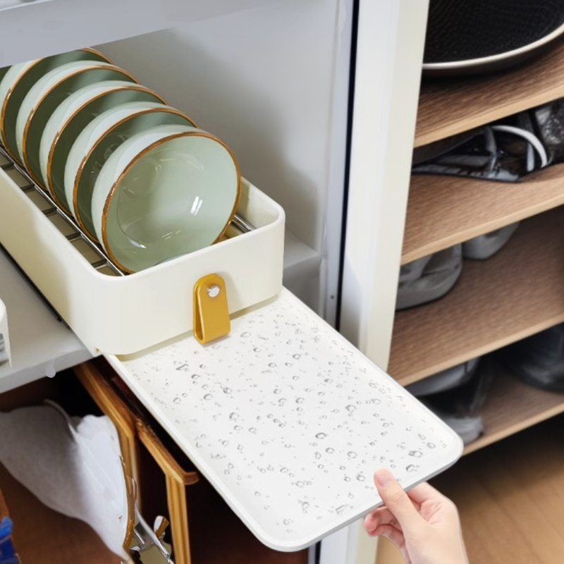 Armario estrecho de cocina con cesta extraíble y estante para platos
