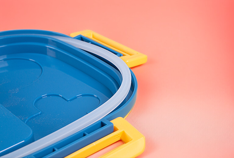 Easy-to-carry lunch box for kids