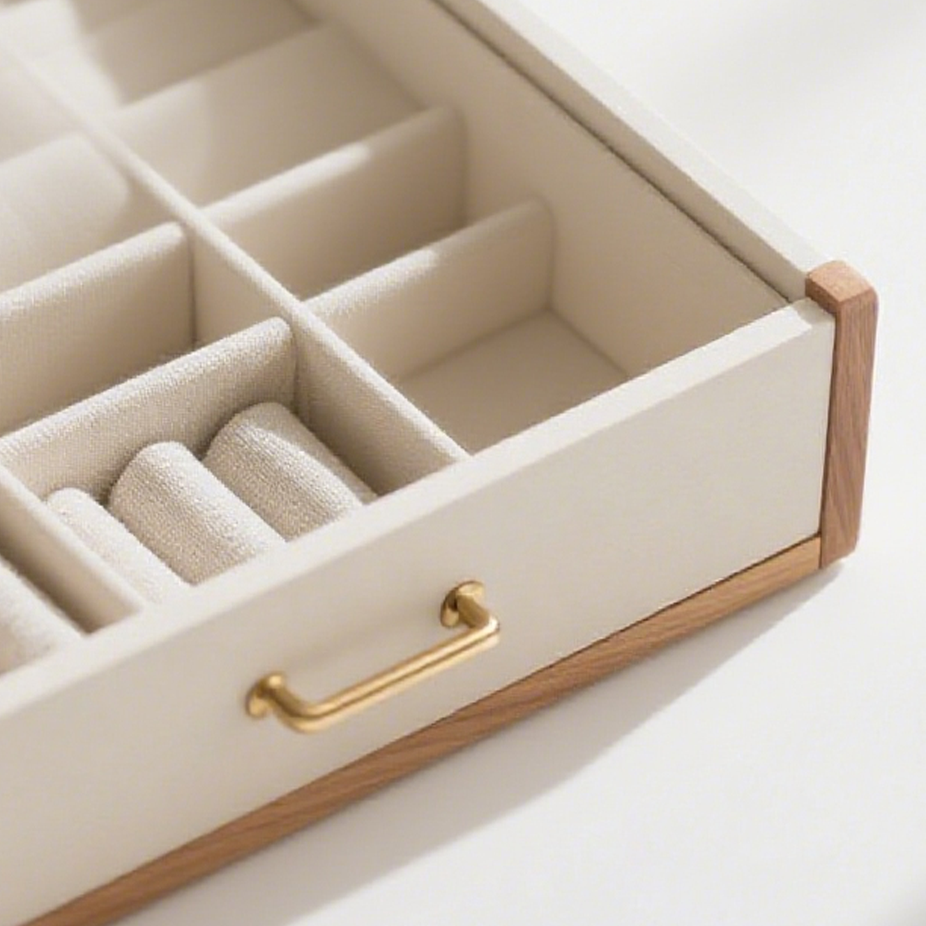 Caja de almacenamiento de joyas vintage forrada de terciopelo