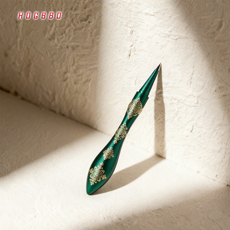 เส้นอายไลเนอร์คมชัด ติดทนนาน