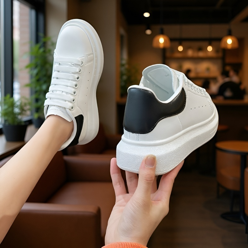 新しいスケートボードシューズ