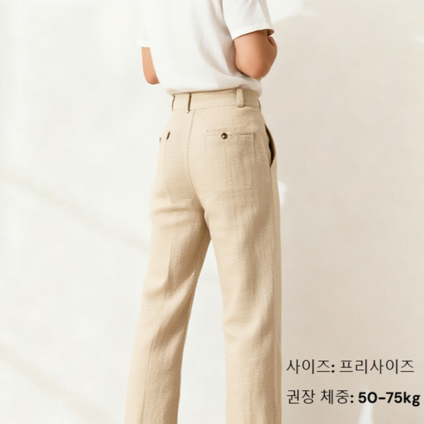 모델이 착용한 남자 플레어 청바지