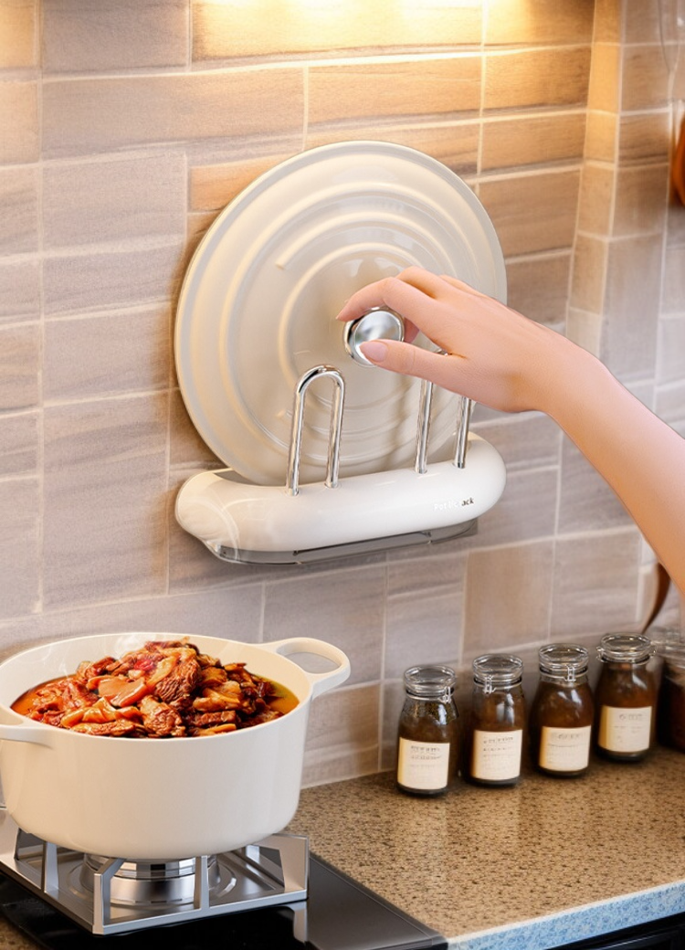 냄비뚜껑 선반으로 활용한 모습