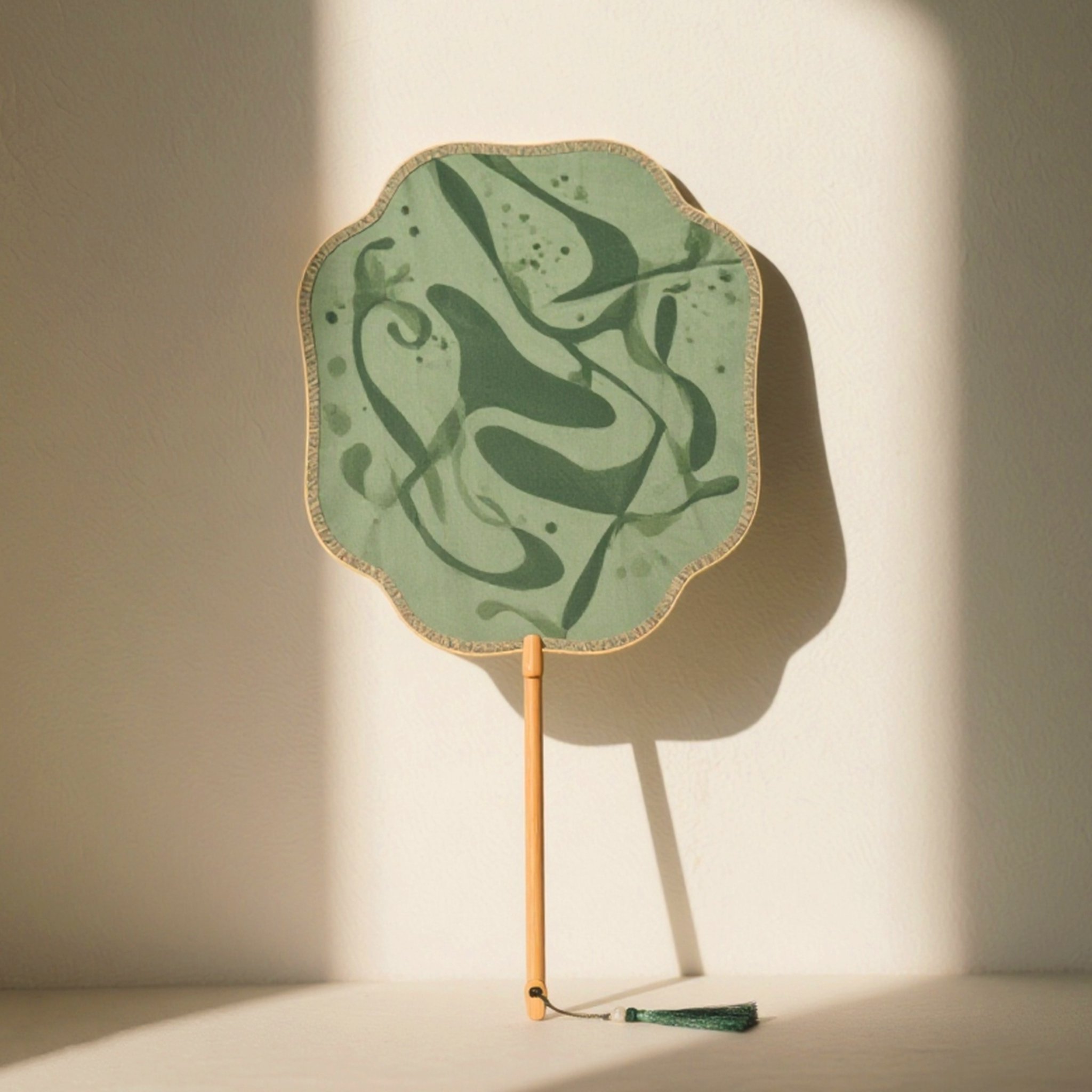 고급스러운 한국 전통 문양이 들어간 부채