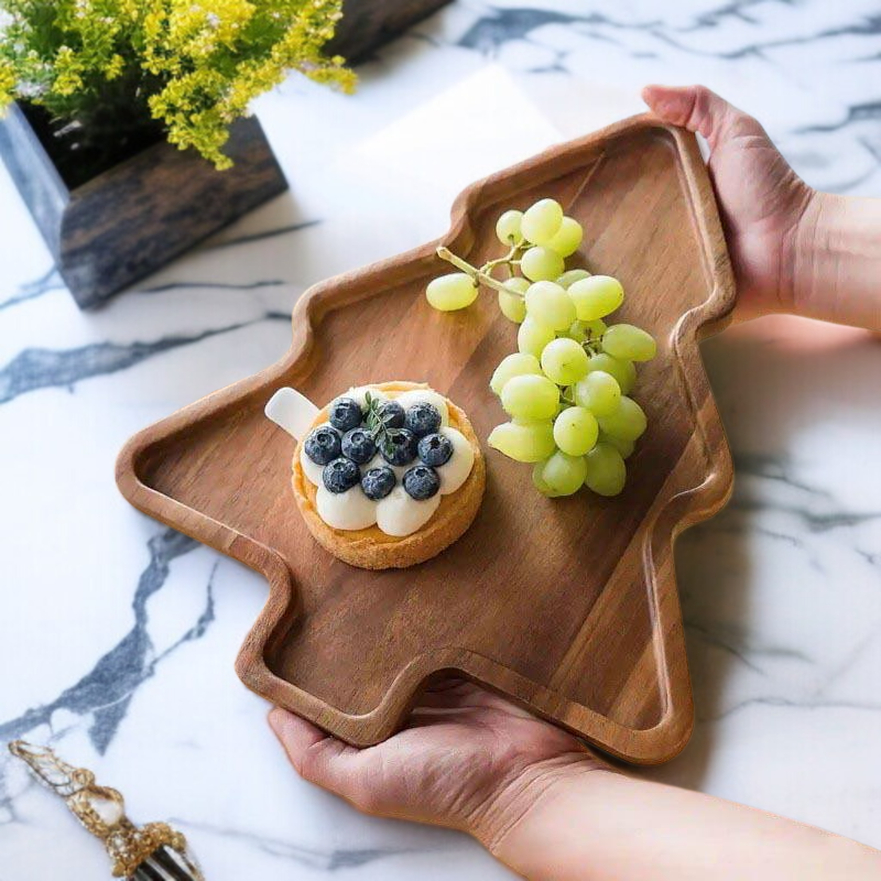 テーブルコーディネートに映える木製クリスマス食器