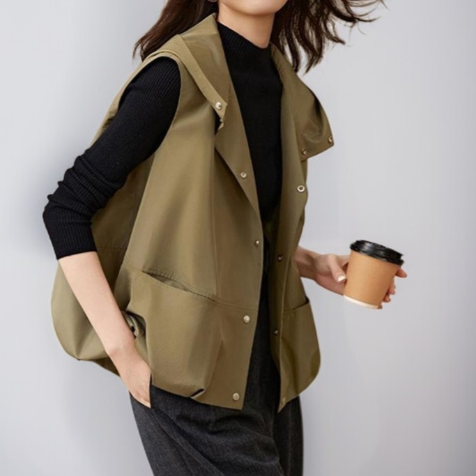 ノースリーブの薄手ジャケットトップス