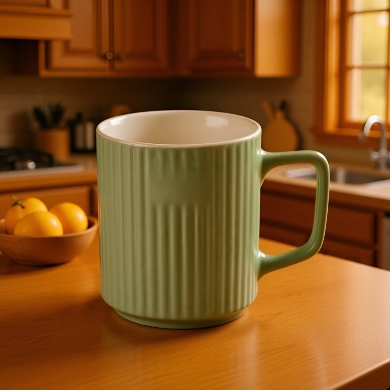 깔끔한 흰색 세라믹 컵