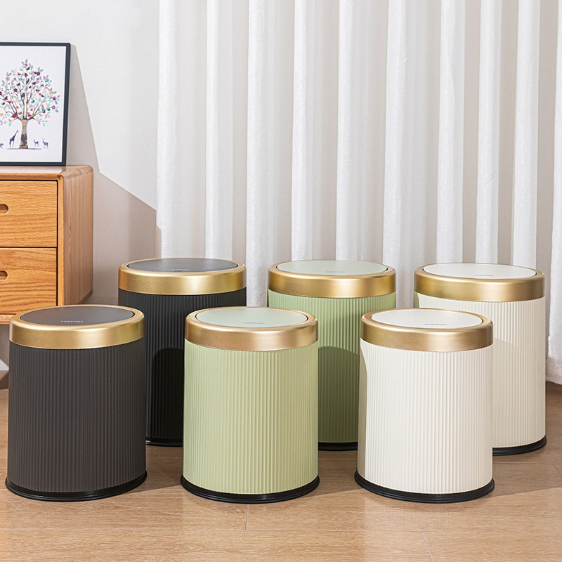 Poubelle à couvercle poussoir